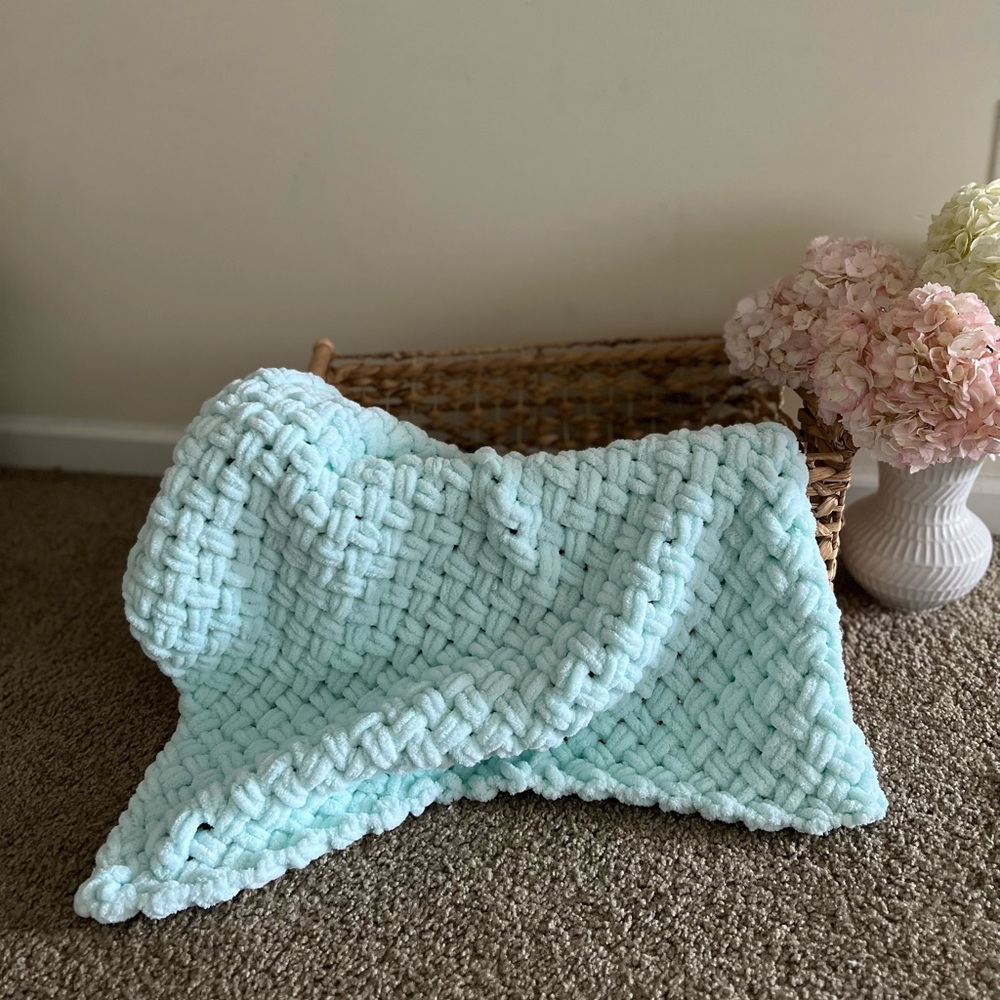 Handmade Chunky Knitted Blanket Super Soft And Cozy
34×36"